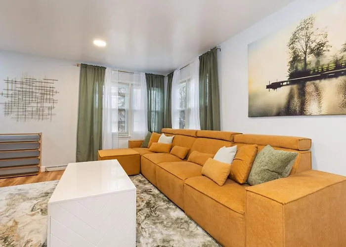Downtown Retreat With King Bed Near Riverwalk Dedicated Workspace Free Garage Parking Patio Apartment